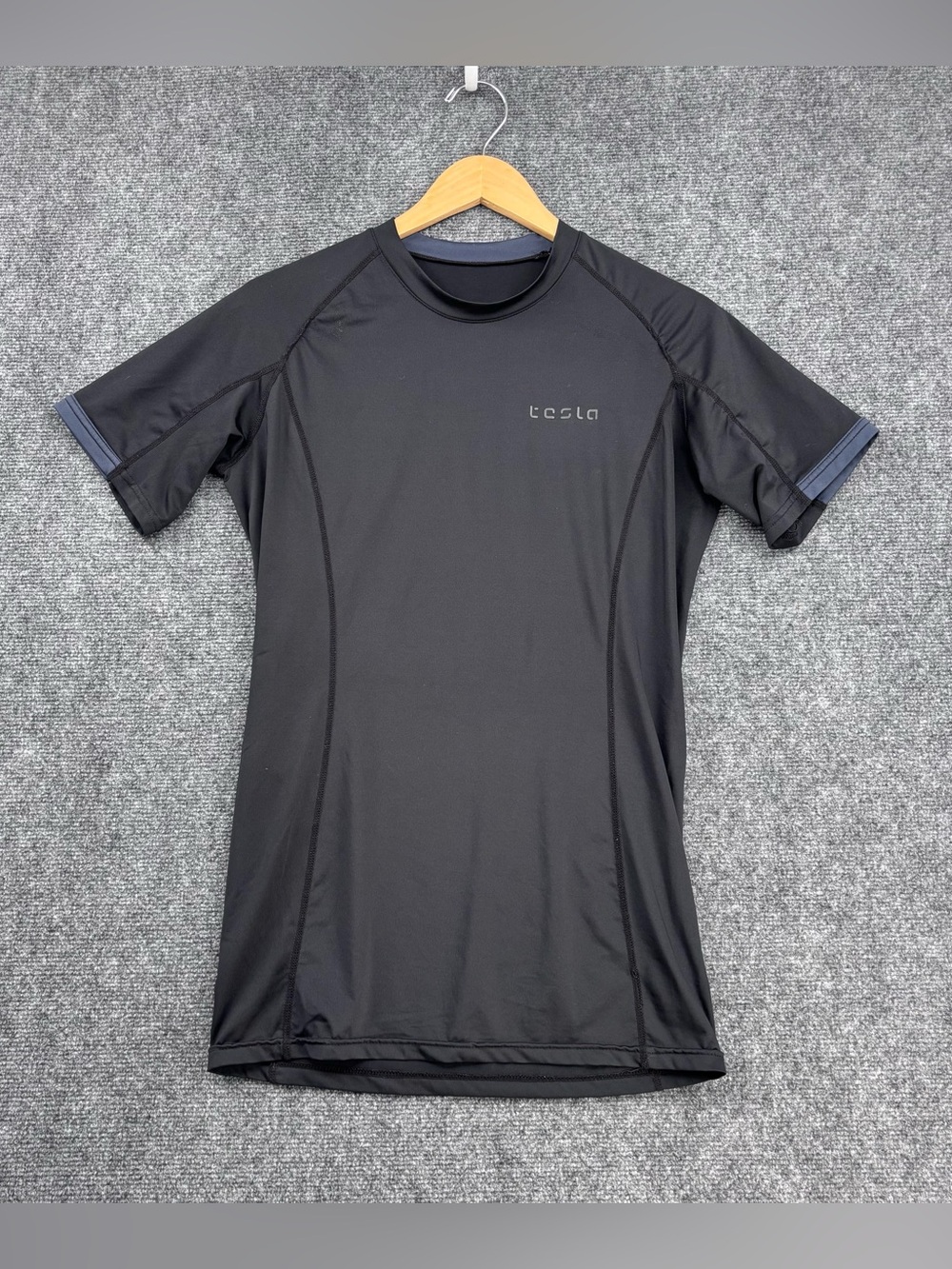 Tesla Black Cool Dry Compression Athletic Short Sleeve Base Layer Men’s L